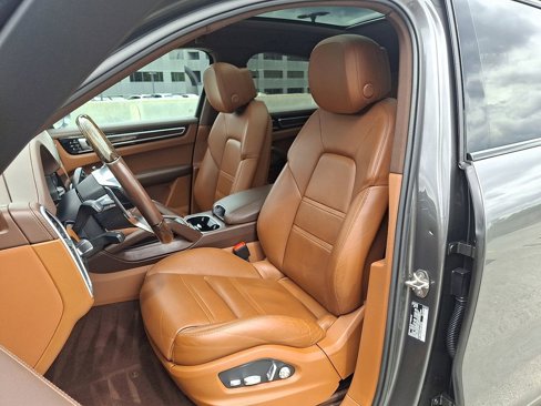 Used 2021 Porsche Cayenne S image 5