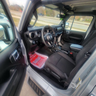 Used 2023 Jeep Gladiator Sport image 7