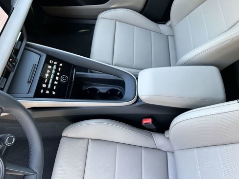 New 2025 Porsche Macan Electric image 25