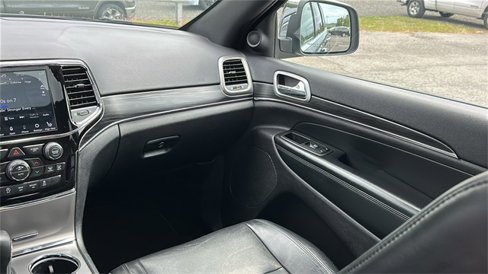 Used 2020 Jeep Grand Cherokee Limited image 27