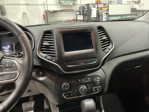 Used 2019 Jeep Cherokee Latitude Plus w/ Cold Weather Group image 10