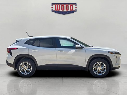 New 2025 Chevrolet Trax LS w/ LS Convenience Package image 2