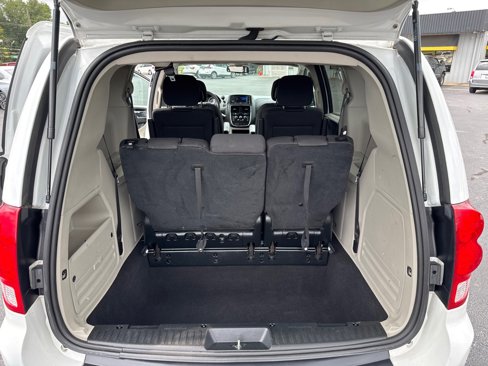 Used 2018 Dodge Grand Caravan SE w/ UConnect Hands-Free Group image 10