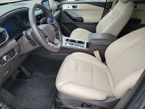 Used 2022 Ford Explorer Platinum w/ Equipment Group 601A image 8