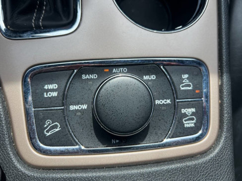 Used 2017 Jeep Grand Cherokee Overland image 22