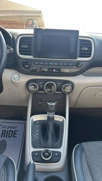 Used 2020 Hyundai Venue image 38