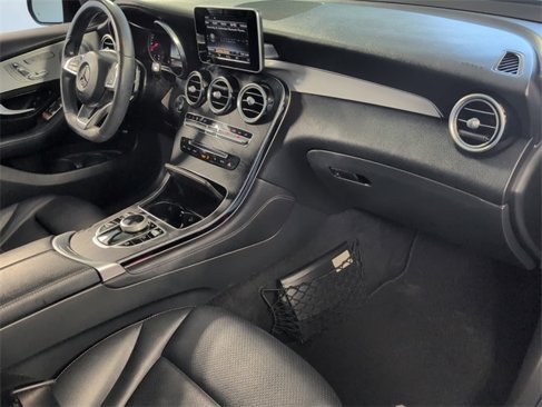 Used 2019 Mercedes-Benz GLC 300 4MATIC image 16