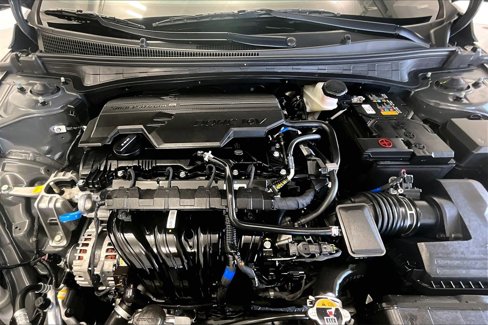 Certified 2025 Hyundai Elantra SE image 9