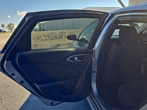 Used 2015 Chrysler 200 Limited w/ Convenience Group image 16