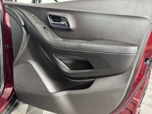 Used 2017 Chevrolet Trax LS image 38
