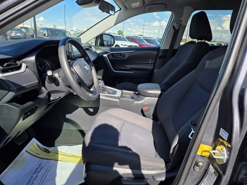 Used 2019 Toyota RAV4 LE image 11