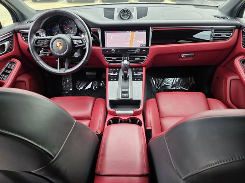 Used 2023 Porsche Macan Turbo image 15