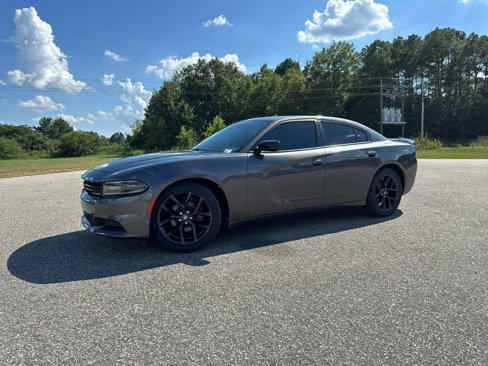 Used 2020 Dodge Charger SXT w/ Blacktop Package image 3