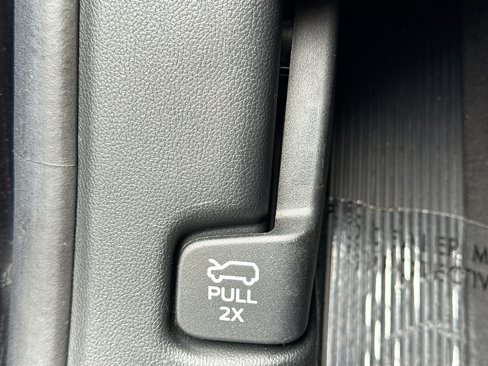 Used 2022 Ford Explorer XLT image 39