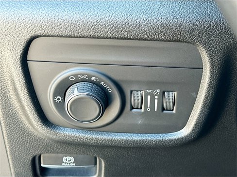 Used 2021 Jeep Grand Cherokee L Laredo image 10