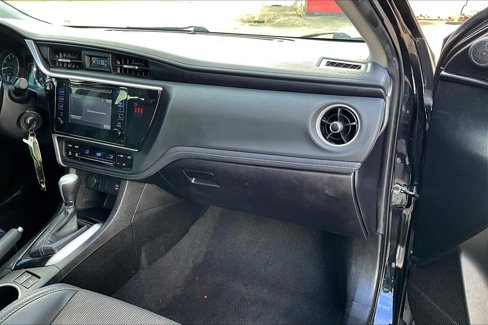 Used 2018 Toyota Corolla LE image 17
