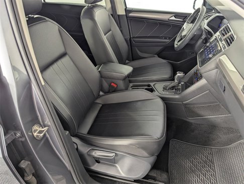 Used 2022 Volkswagen Tiguan SE image 37