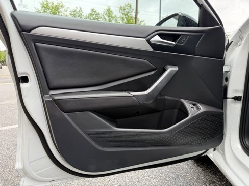 Used 2022 Volkswagen Jetta Sport image 8