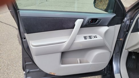 Used 2012 Toyota Highlander 4WD image 8