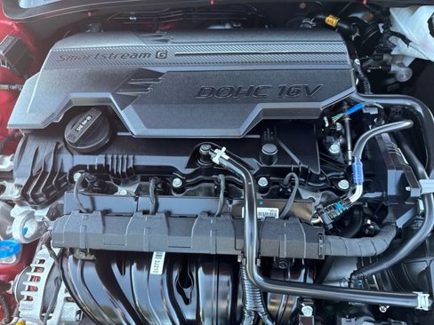 Certified 2025 Hyundai Elantra Sport image 27