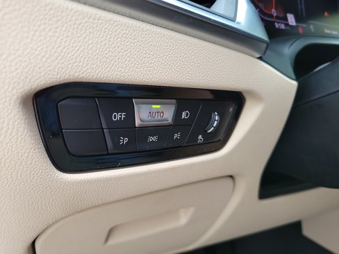 Used 2019 BMW 330i Sedan w/ Premium Package image 35