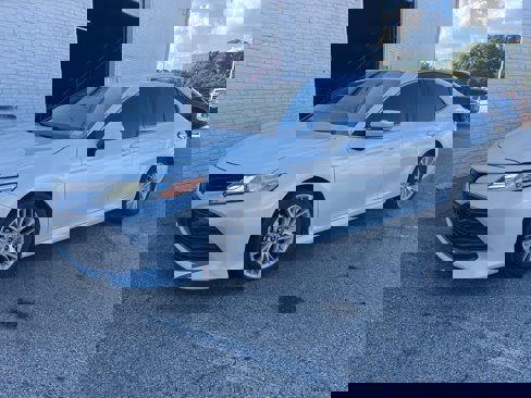 Used 2019 Toyota Camry XLE image 1