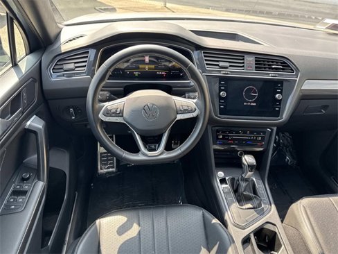 Certified 2023 Volkswagen Tiguan SE R-Line image 10