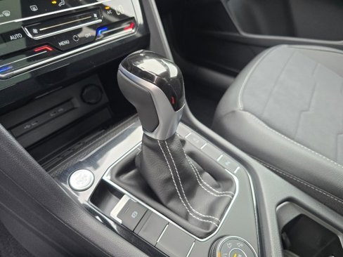 New 2025 Volkswagen Taos SE image 31