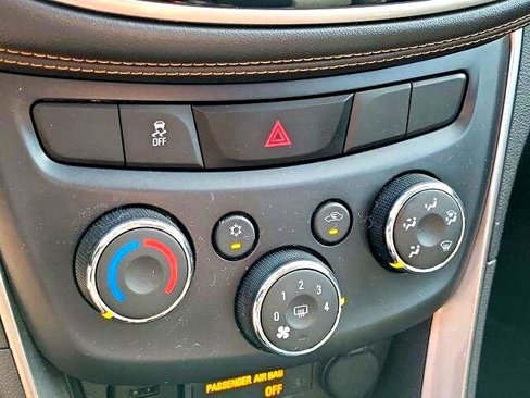 Used 2017 Chevrolet Trax LT w/ Sun & Sound Package image 28