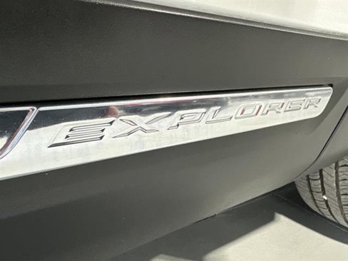 Used 2016 Ford Explorer XLT w/ Equipment Group 202A image 10