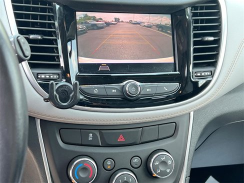 Certified 2022 Chevrolet Trax LT w/ LT Convenience Package image 15