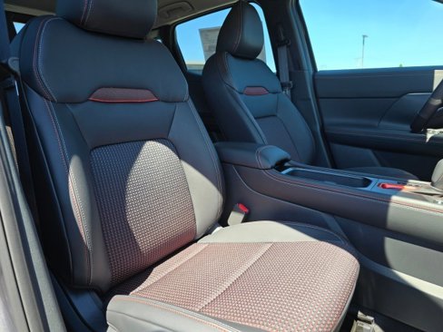 New 2025 Nissan Kicks SR image 12