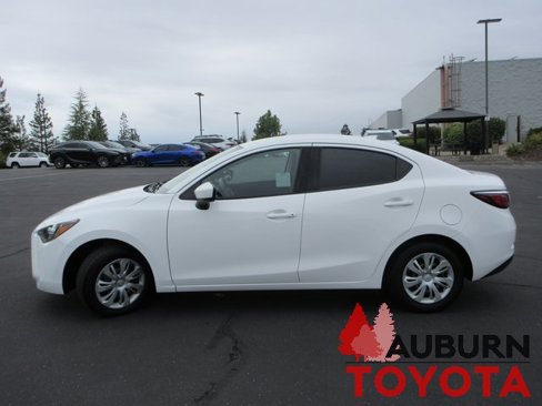 Used 2019 Toyota Yaris L image 8