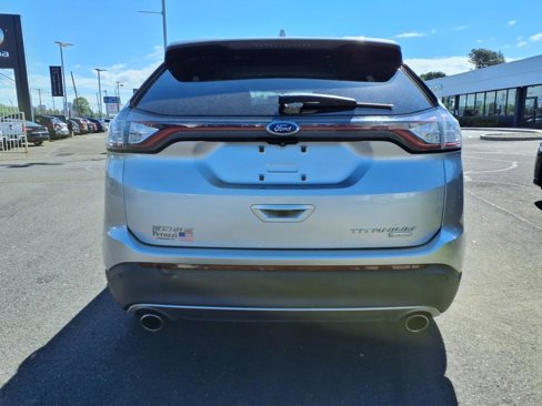 Used 2018 Ford Edge Titanium image 4