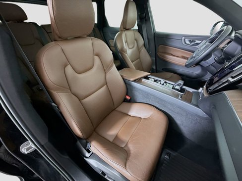 Used 2022 Volvo XC60 B5 Momentum image 28
