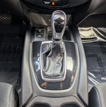 Used 2019 Nissan Rogue SV w/ Sun & Sound Touring Package image 13