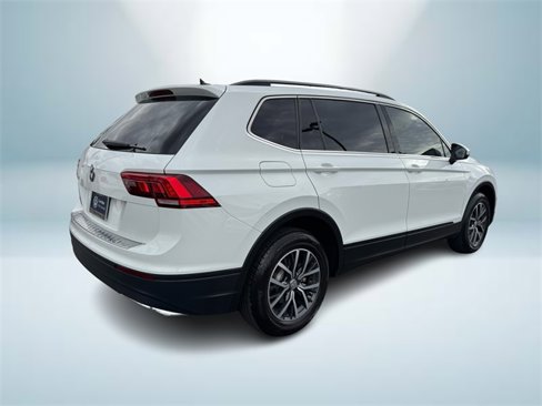 Certified 2019 Volkswagen Tiguan SE image 6