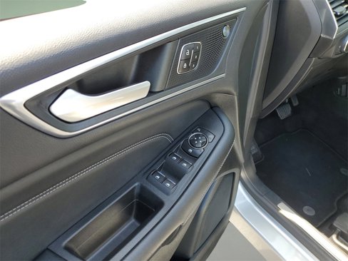 Certified 2022 Ford Edge Titanium image 16
