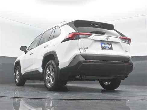 Used 2022 Toyota RAV4 XLE image 21