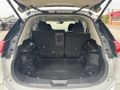 Used 2020 Nissan Rogue SV image 11