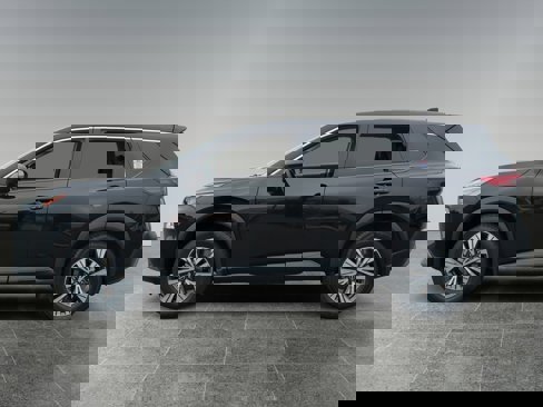 Used 2023 Nissan Rogue SV image 2