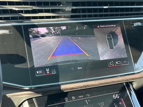 Used 2022 Audi Q8 Premium image 29