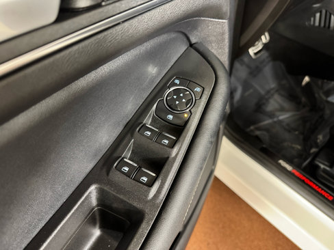 Used 2021 Ford Edge ST image 15