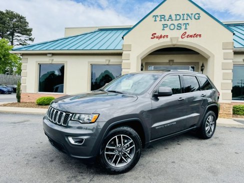 Used 2020 Jeep Grand Cherokee Laredo w/ Laredo X Package image 23