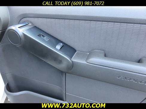 Used 2010 Ford Explorer XLT image 30