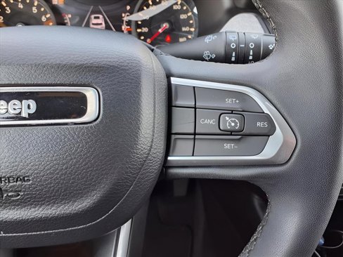 Used 2023 Jeep Compass Latitude image 20