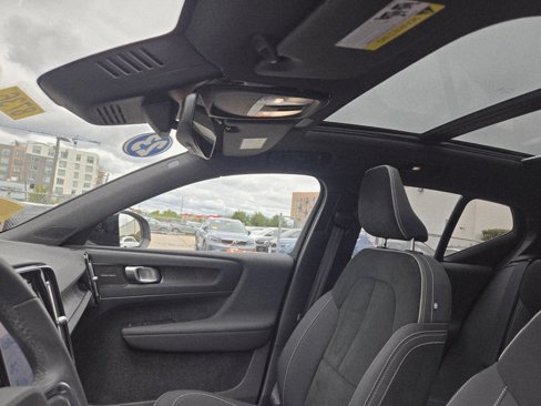 Certified 2023 Volvo XC40 Recharge Ultimate image 24