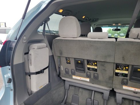 Used 2015 Toyota Sienna LE image 11
