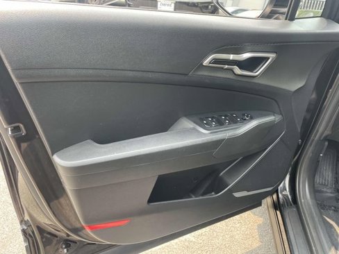 Used 2023 Kia Sportage LX image 18
