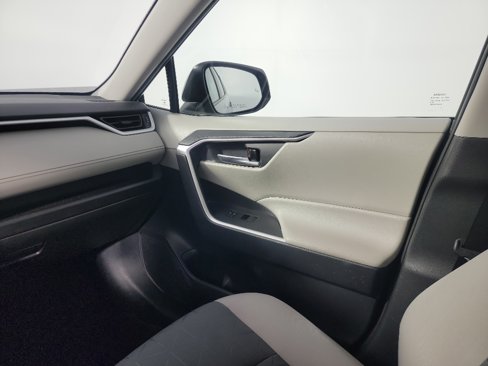 Used 2021 Toyota RAV4 XLE image 21